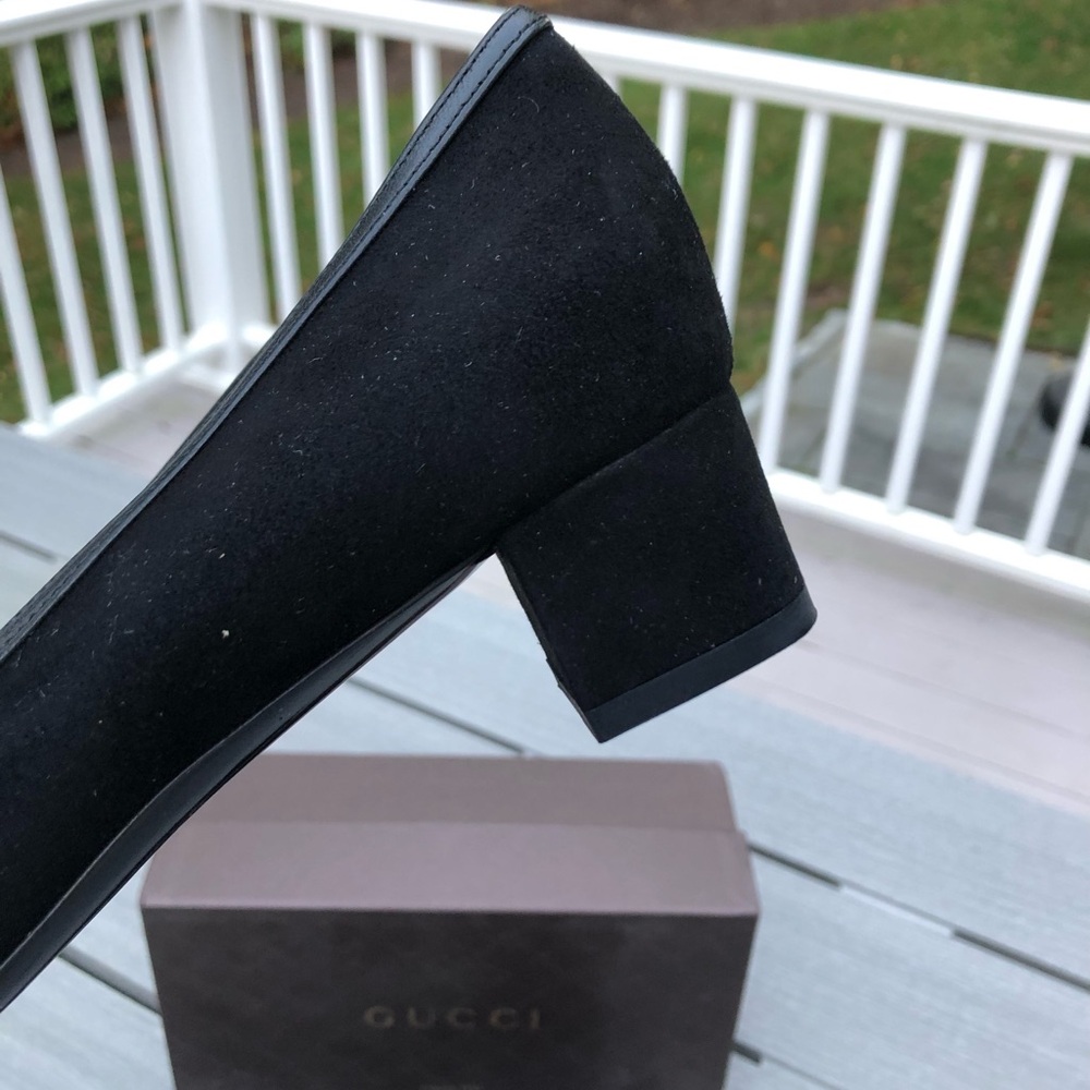 🍒 Gucci Women's Black Suede Flats with Gold Detail NEW - Picture 5 of 6